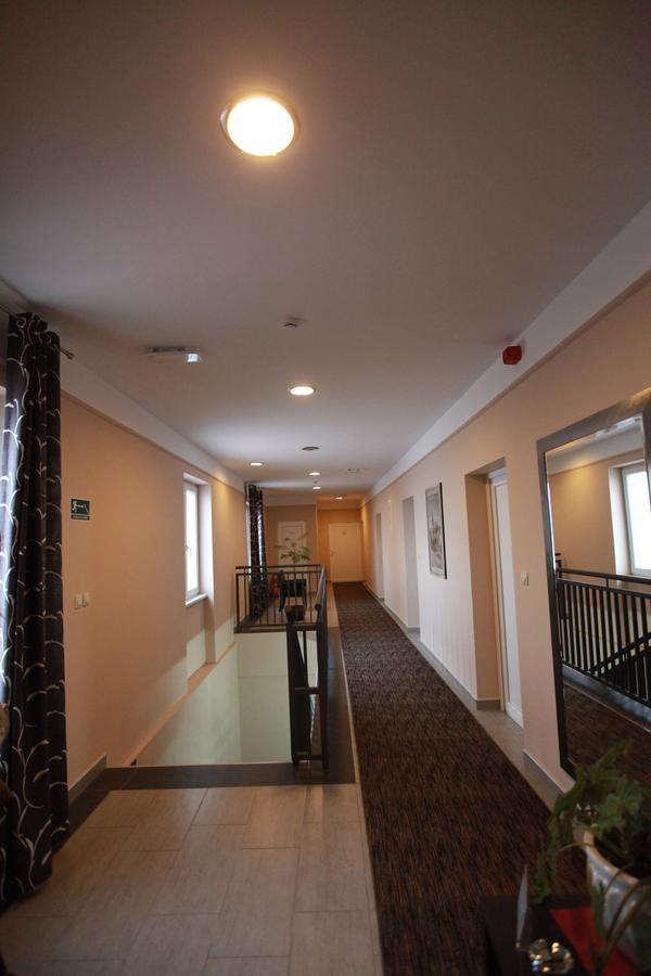 Hotel Petrijevci Bizovac Exteriör bild